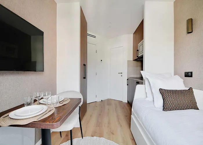 Bright And Modern - 2p - Passy *