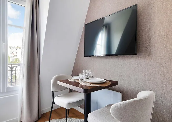 Bright And Modern - 2p - Passy Vakantiehuis Parijs